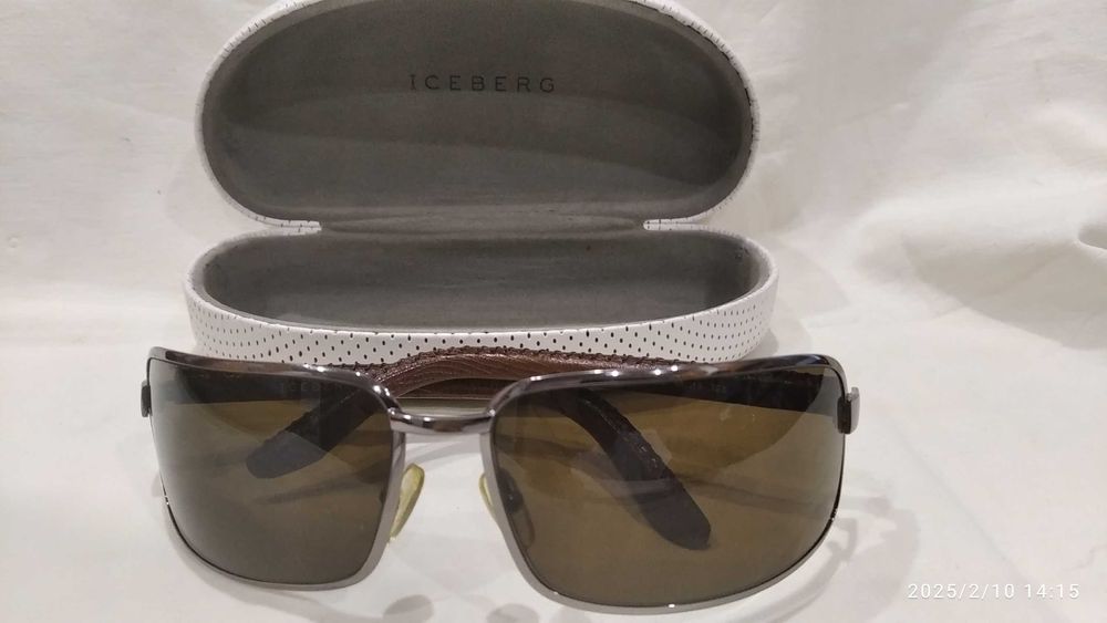Женские солнцезащитные очки ICEBERG с кожаным футляром