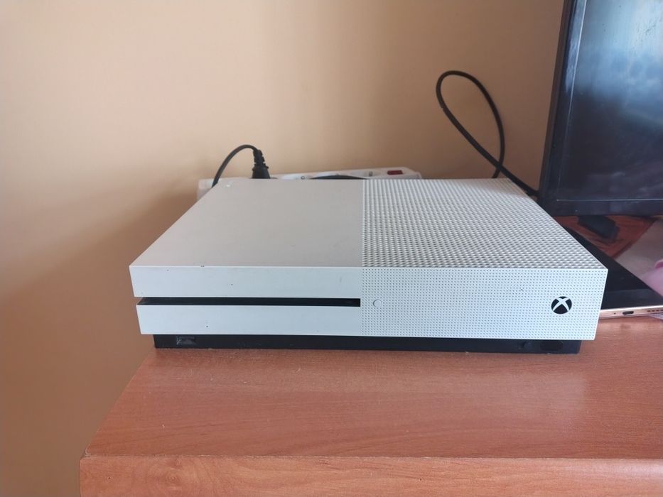 Xbox one+pad sprzedam