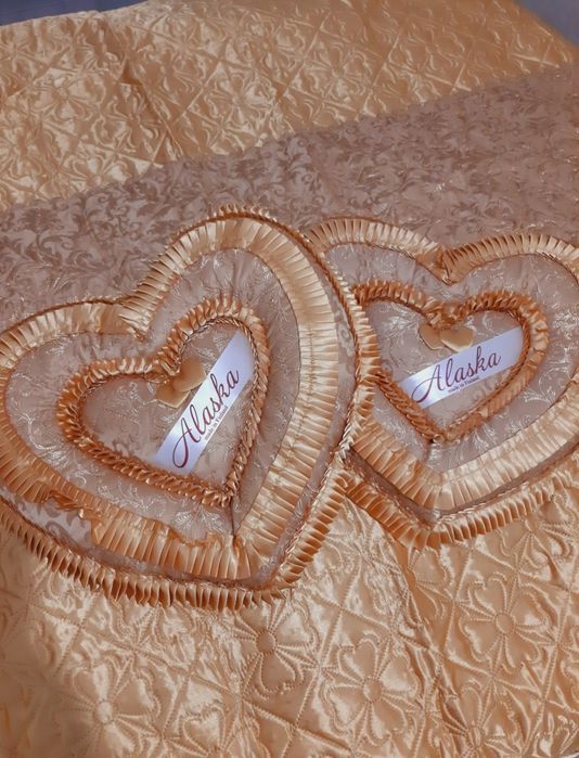 Покрывало с подушками