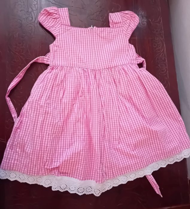 Vestido lindo criança