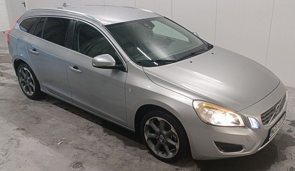 VOLVO V60 1.6 T3
