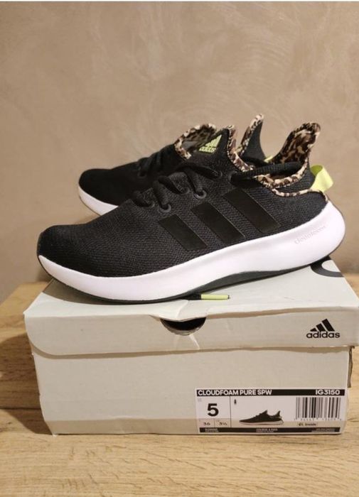 Кросівки для підлітків