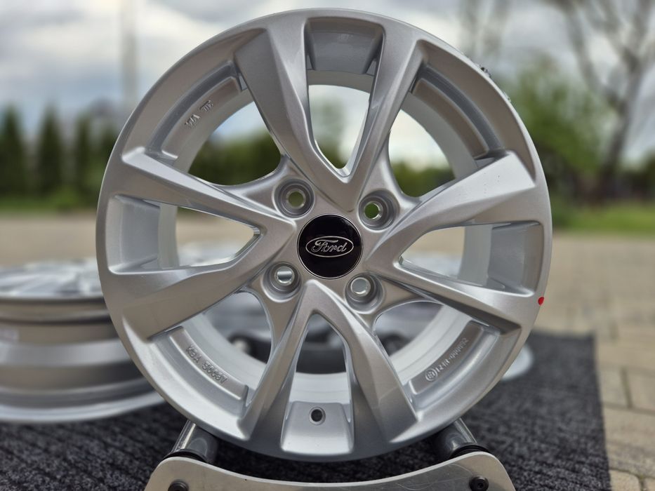 Fiesta 15 " Felgi aluminiowe 4x108 / 63,4 Ford Fiesta Fusion - Srebrne