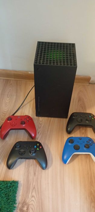 X box SeRies X 1TB +4pady(2PADY z Akumulatorem I STACJA Ładowania!!!