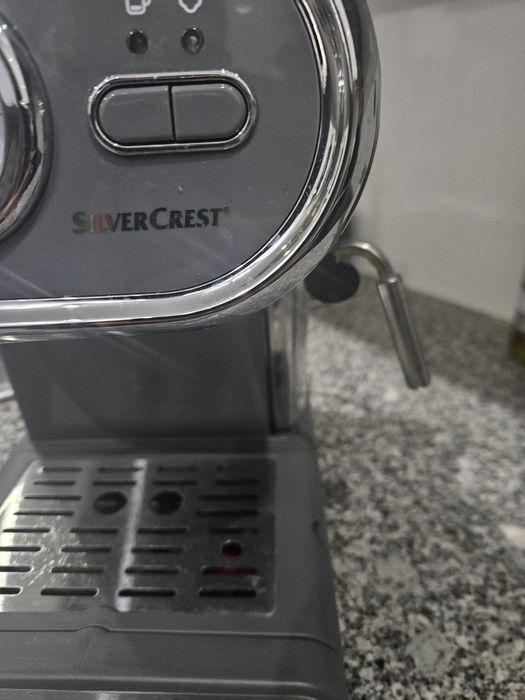Máquina de café Silvercrest, pouquissimo uso, com os acessórios