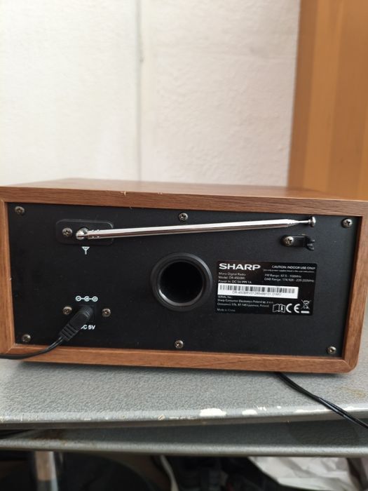 радіоприймач Sharp DR-450BR з підтримкою DAB+/FM та Bluetooth