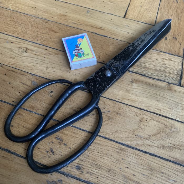 Великі металеві ножиці