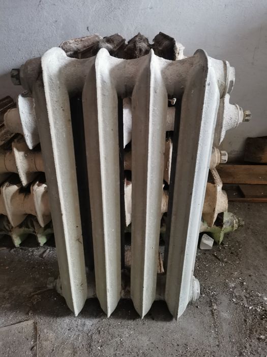 Grzejnik żeliwny 4 żeberka 13 żeberek