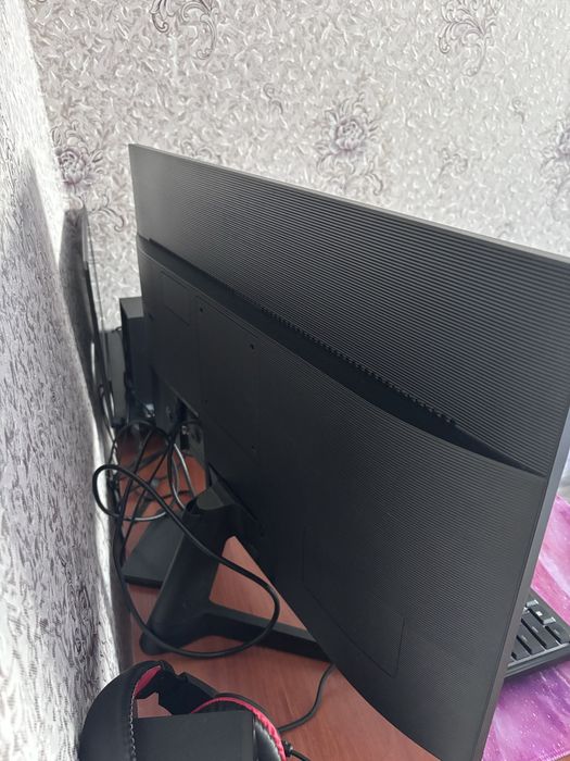 Монитор Samsung  27" IPS