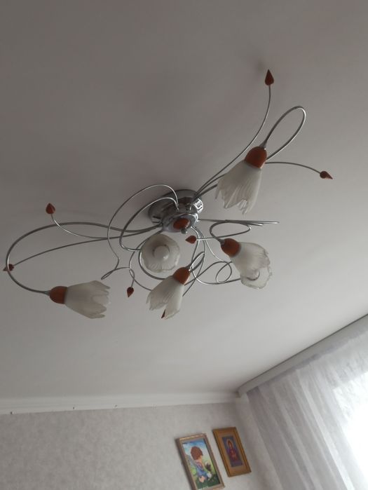 Люстра на 6 плафонів