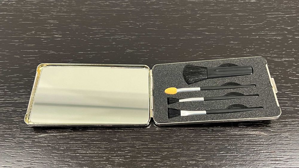 conjunto de maquilhagem em prata com espelho