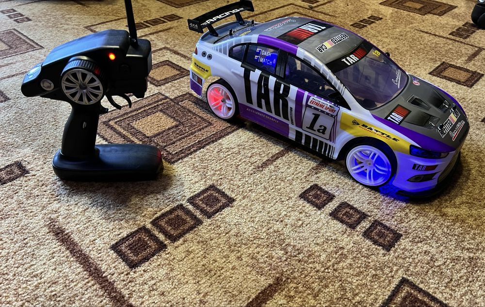 Продам машинку на радіокеруванні