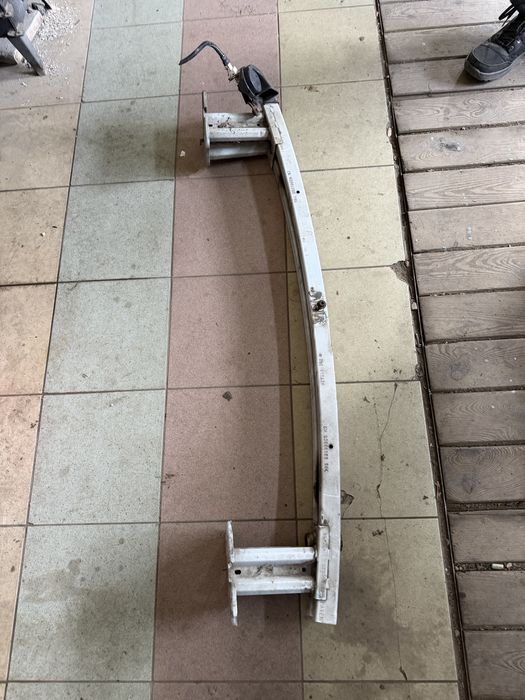 Belka pod zderzak przód Renault Trafic III