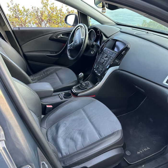 Opel astra j sports tourer