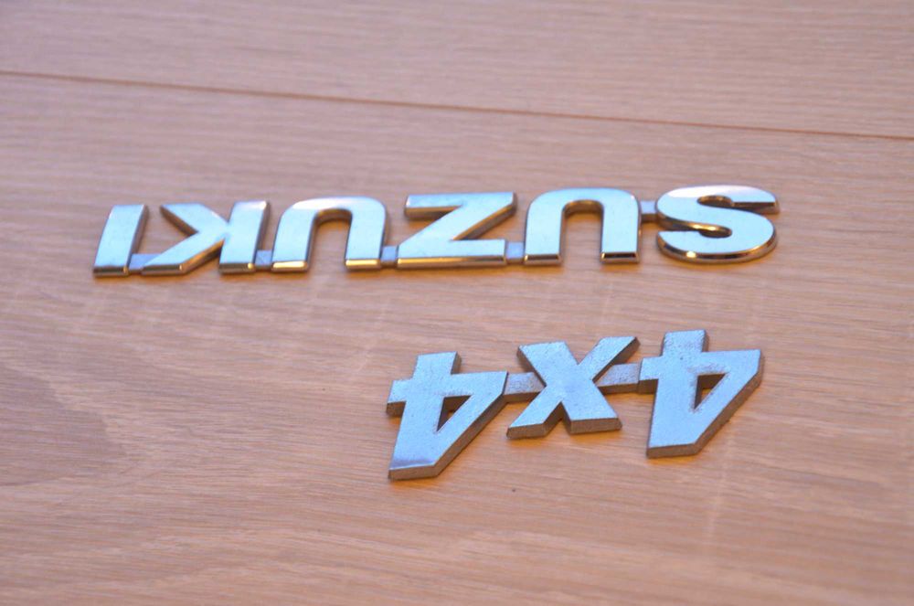 Emblema original Suzuki 4x4