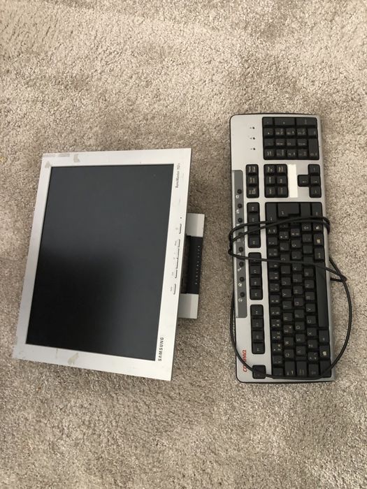 Teclado e monitor437240153433722882