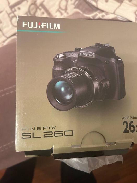 Фотоапарат FinePix SL260 від Fujifilm.