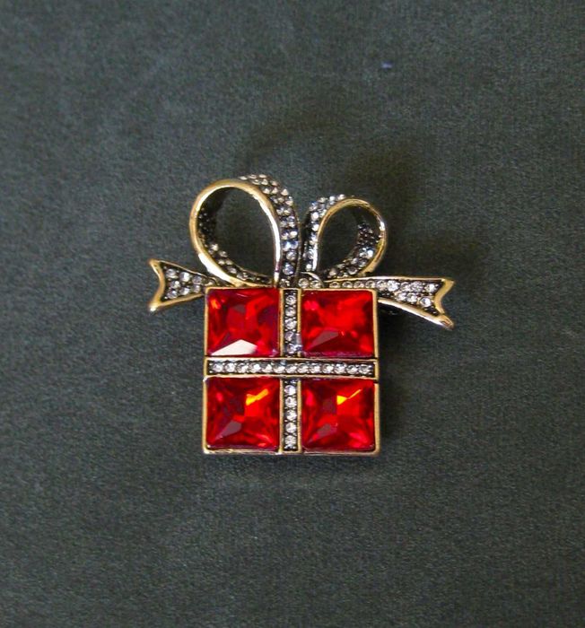 Alfinete / Broche / Pregadeira Presente c/ Pedras Vermelhas NOVO