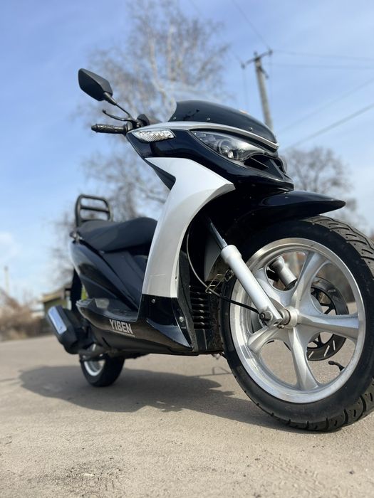 Продам скутер YIBEN YB150T-11