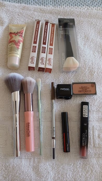 Conjunto de artigos de maquilhagem com 1 uso