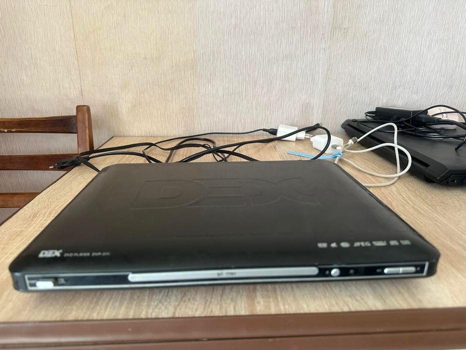 Телевізор не працюючий та дівіді