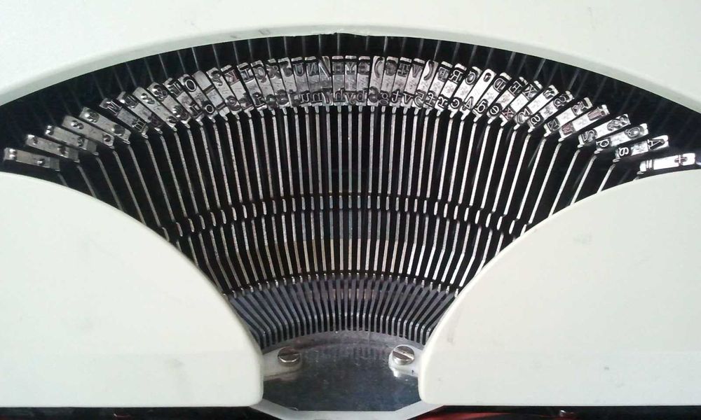 Máquina de escrever Rover 5000 para colecionador.