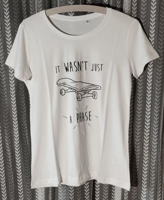 T-shirts  "Não Era Apenas Uma Fase" brancas mulher