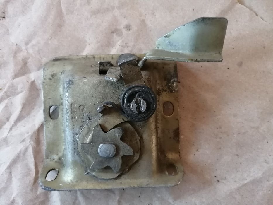 Замок багажника газ 21 новый ссср