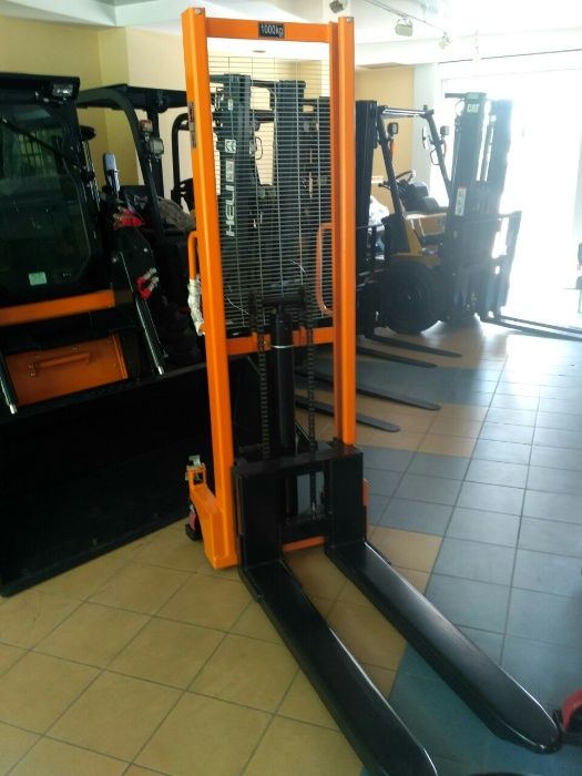 Навантажувач - штабелер гідравлічний 1-2т у Львові (Niuli) для складу