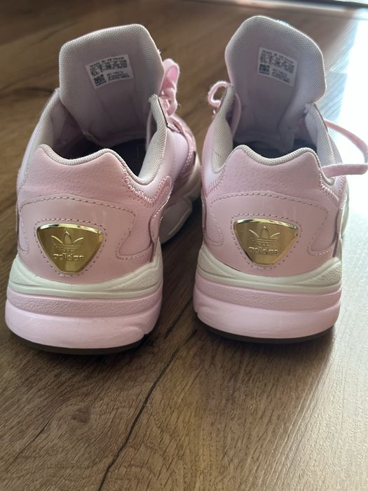 Жіночі кросівки Adidas