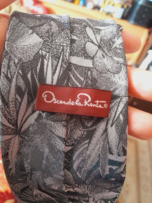 Szary krawat oscar de la renta