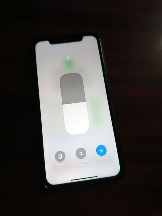 iPhone XR | 64 GB | 100%