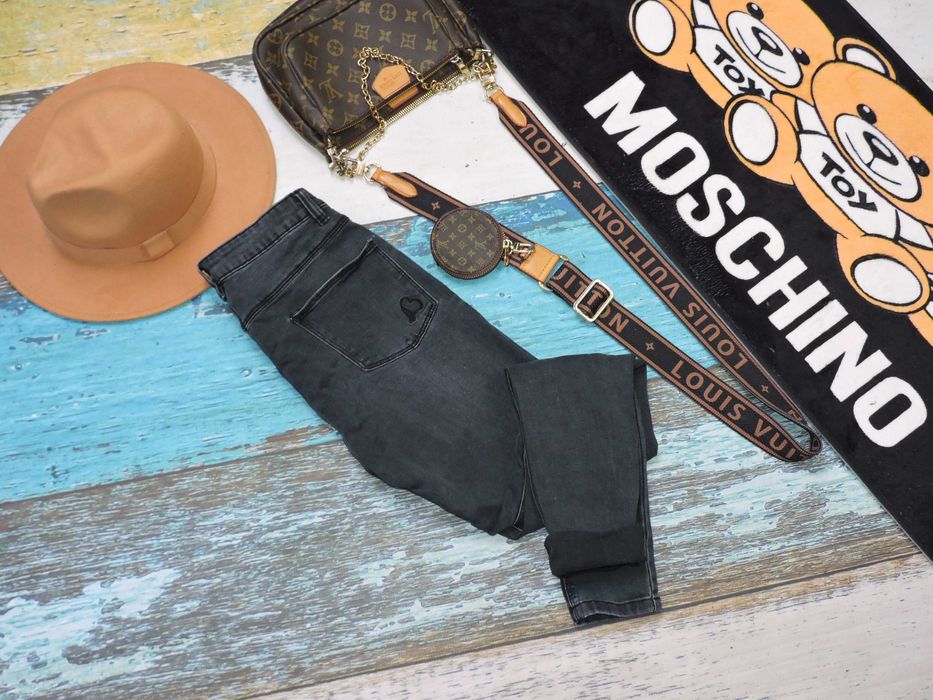 Beloved Spodnie rurki jeans mid waist M