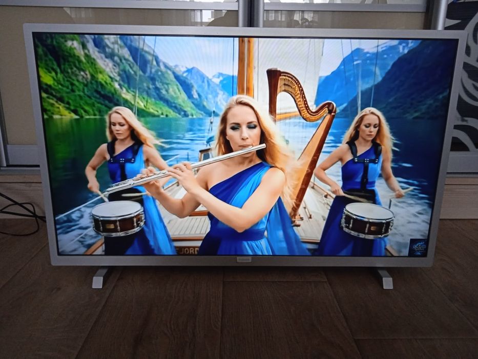Пошкодження матриці!Philips 32"Smart TV. Wi-Fi.Full HD. T2.