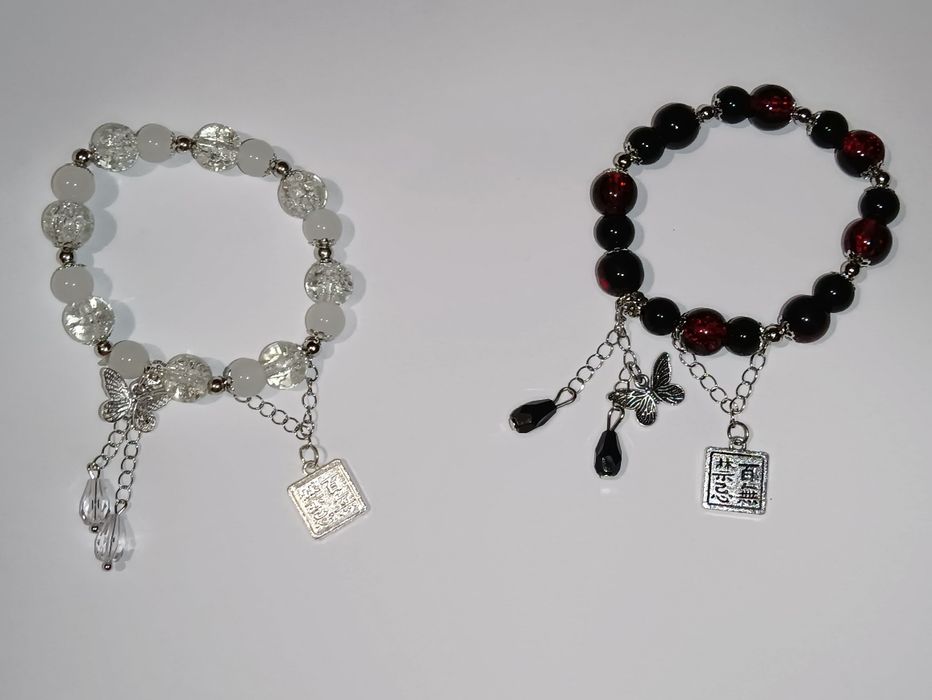 Черный и белый браслет