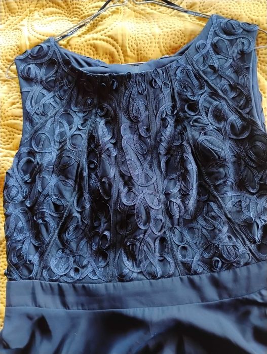 Elegancka sukienka rozkloszowana 40