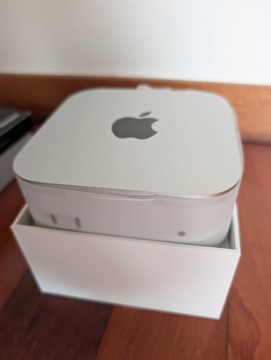 Apple Mac mini M4 (16GB/256GB) + Dock Ugreen 40Gbps + SSD Samsung 1TB [Excelente Estado / Caixa]
