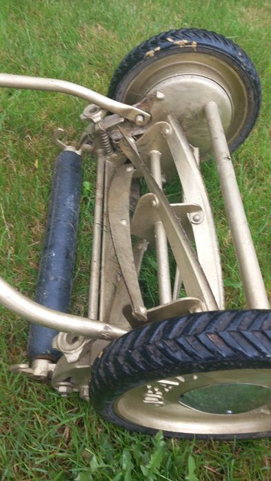 Stara kosiarka ręczna Brill Ideal