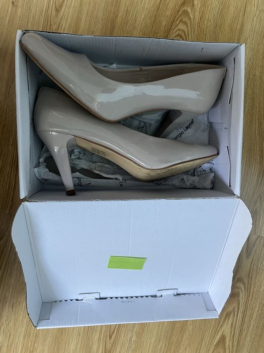 Buty damskie cztery pary zestaw rozmiar 40-42,5 do dlaszej sprzedaży NIKE