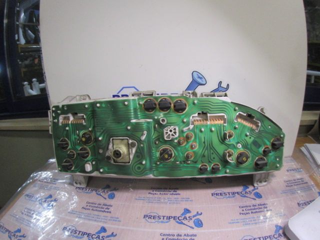 Quadrante / painel de instrumentos TOYOTA Corolla Compact (_E9_)