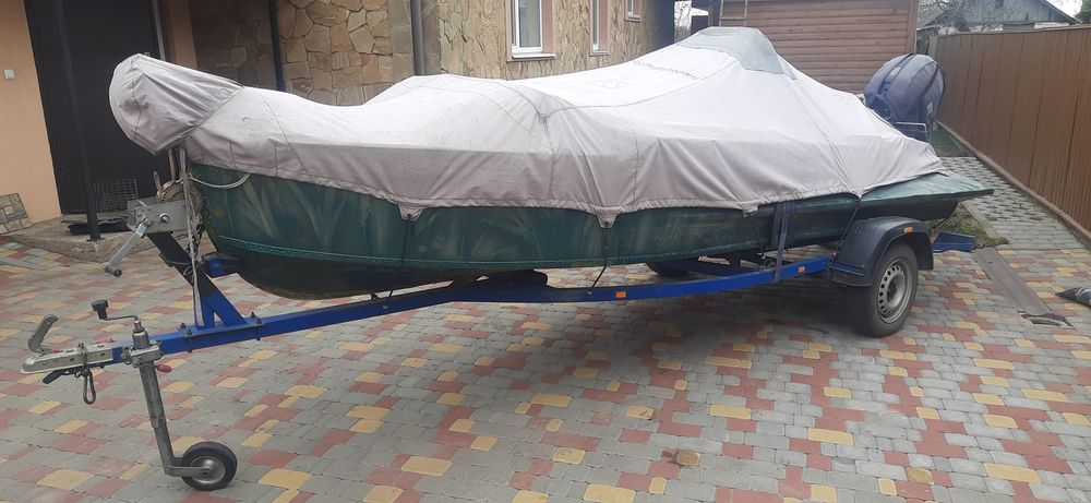 Лодка з лафетом Южанка мотор Меркурі 20