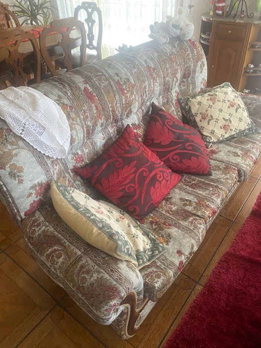 Sofá antigo com cama