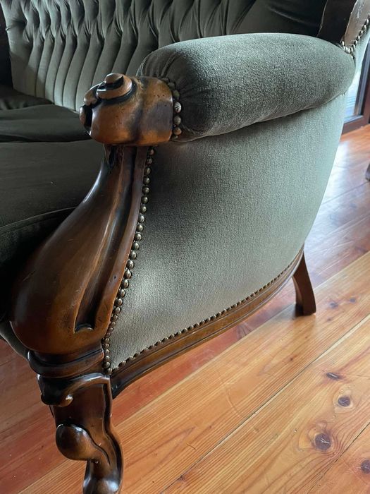 Stylowa sofa w stylu Ludwika XVI, ciemna zieleń