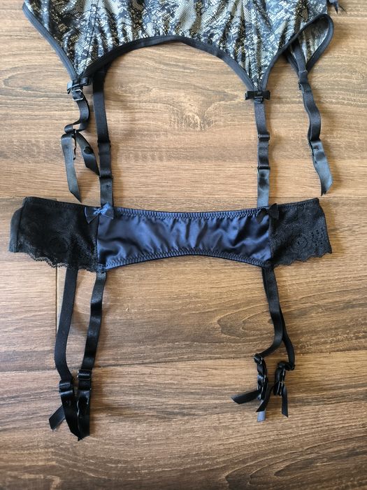 Pas do pończoch L hunkemöller
