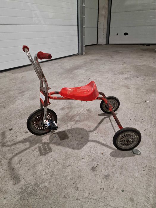 Triciclo dos anos 40 para restauro
