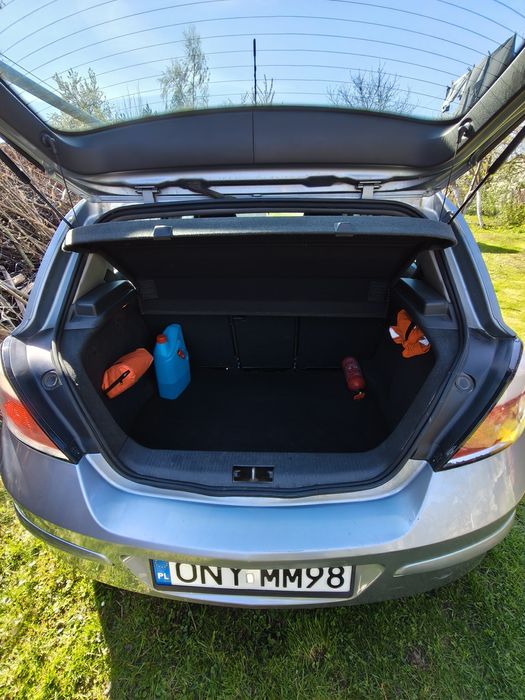 Opel Astra H 1,4 2005 benzyna
