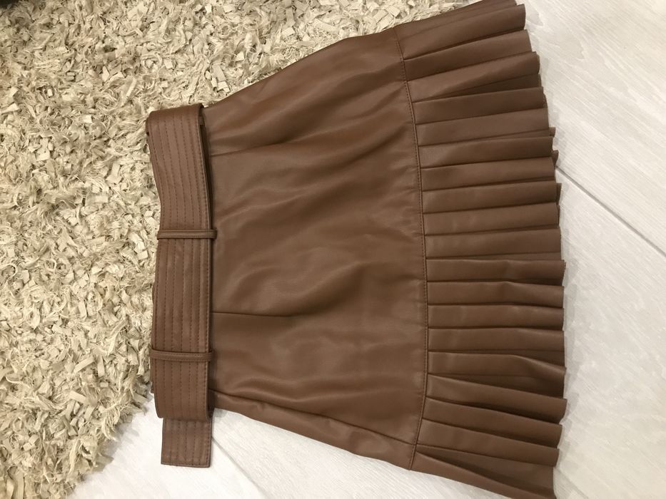 Saia em pele Zara XS