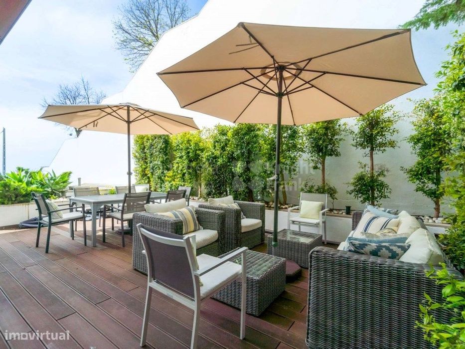 Apartamento T3 duplex para arrendamento no Alto de Santa Catarina