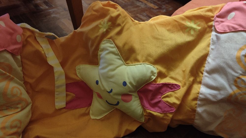 Proteção de cama de grades com decorações