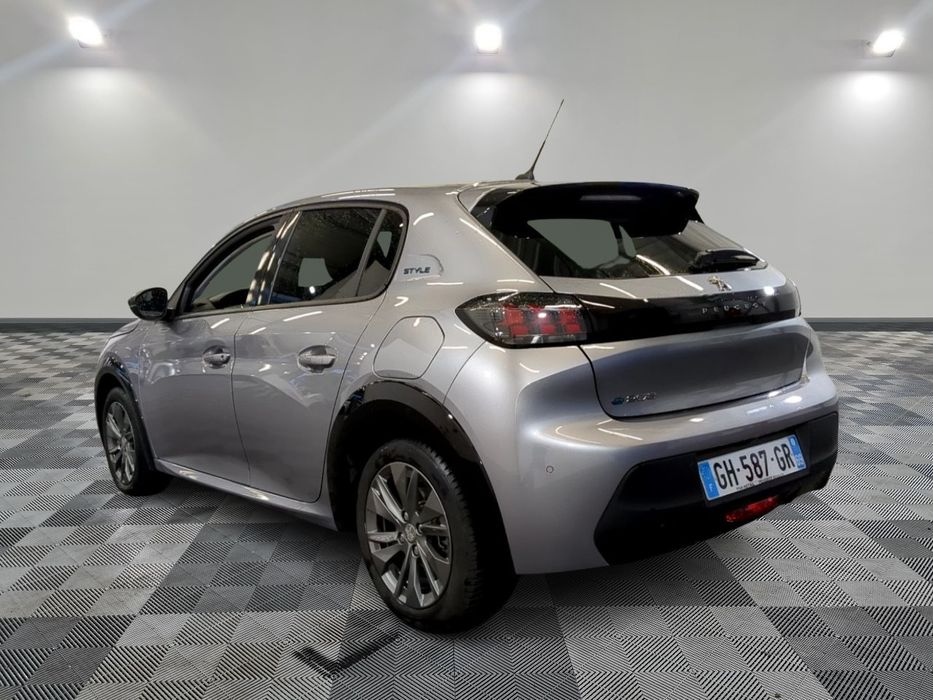 Peugeot e208 style